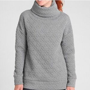 GAPFIT puffy quilted turtleneck sweatshirt sweater, women’s M.